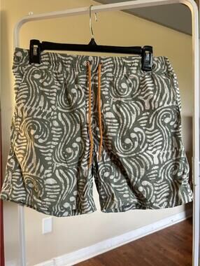 J.Crew Swimwear Men's M Swim Shorts Green and White Pattern